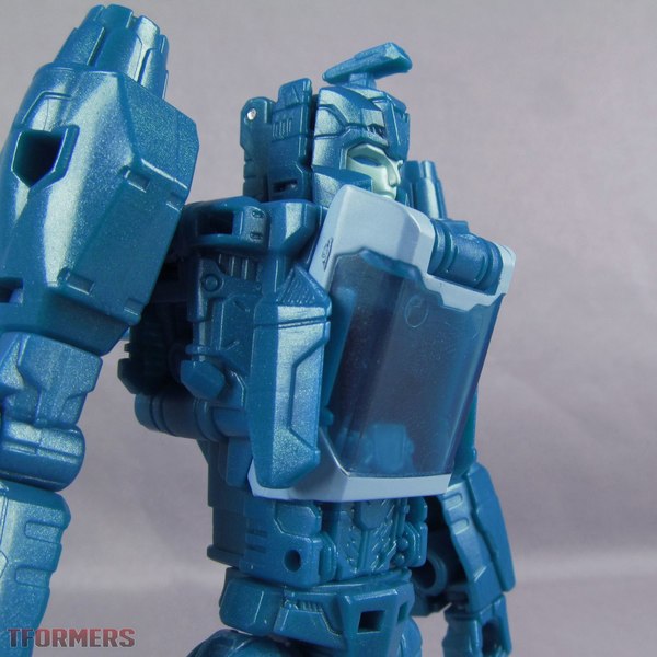 Blurr And Hyperfire Generations Titans Return Deluxe Class Figure 